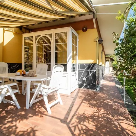 Green Home Apartment *