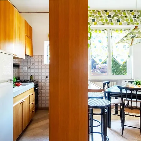 Green Home Apartment *