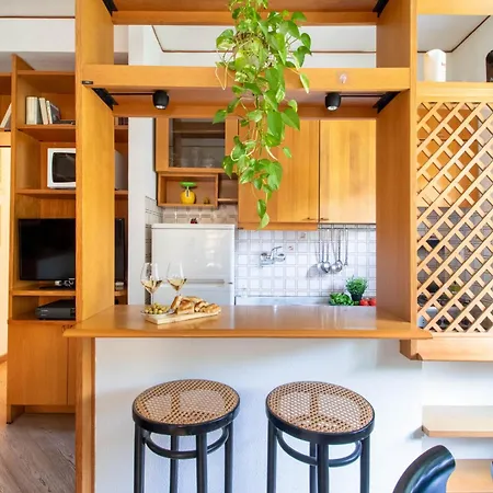 Green Home Apartment *